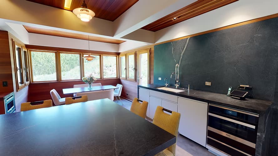 Real estate interior photograph