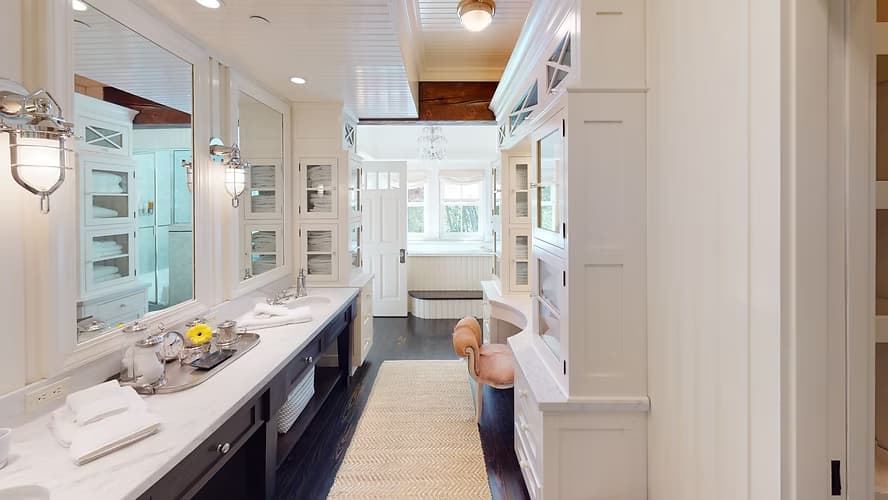 Real estate interior photograph