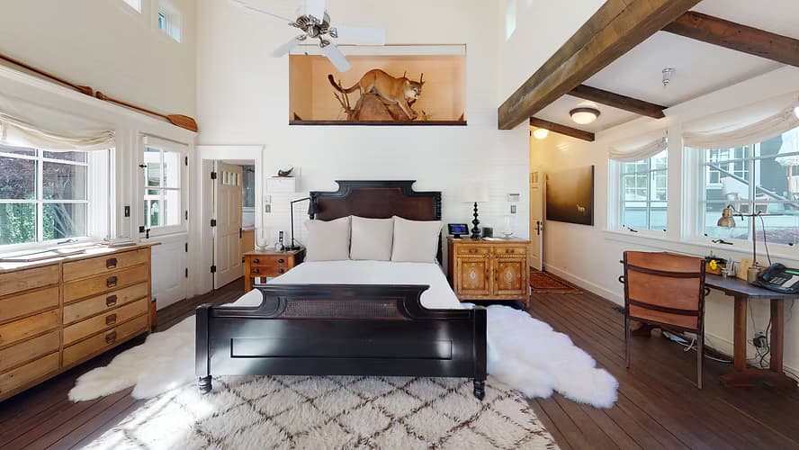 Real estate interior photograph