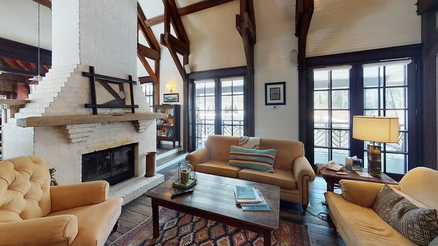 Real estate interior photograph