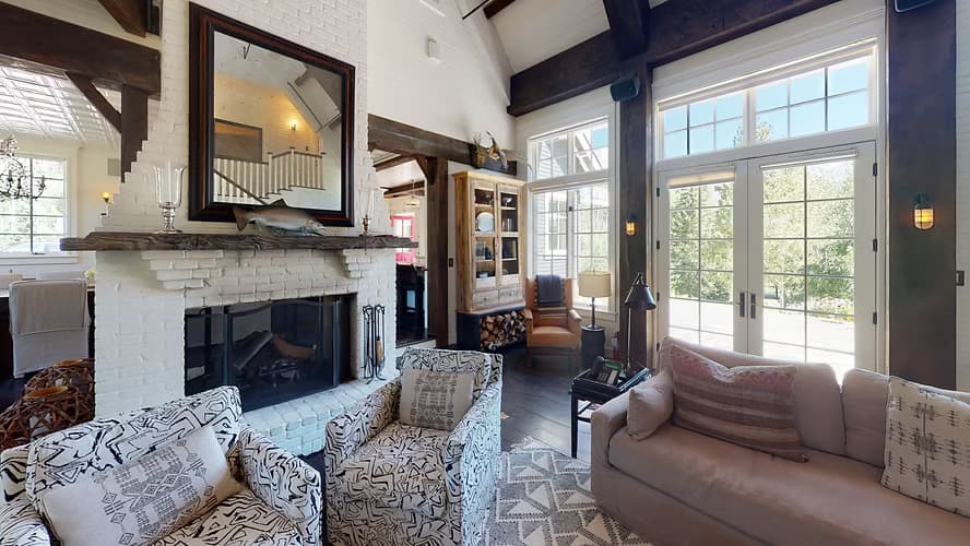 Real estate interior photograph