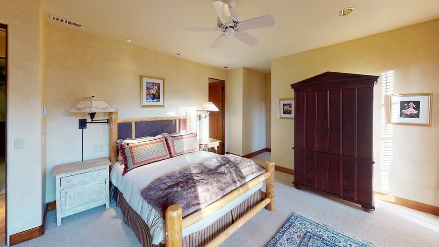 Real estate interior photograph