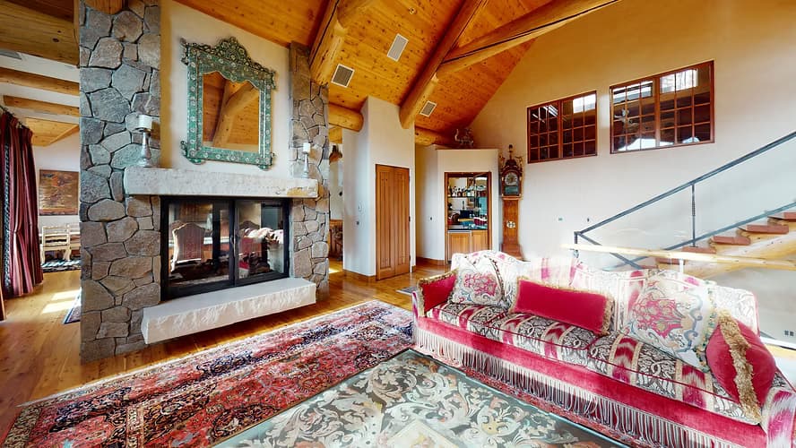 Real estate interior photograph