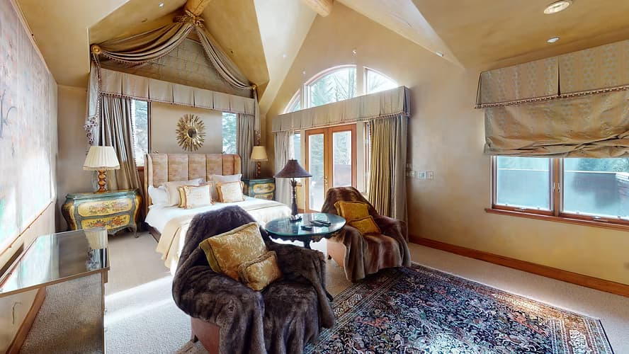 Real estate interior photograph