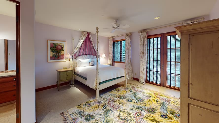 Real estate interior photograph